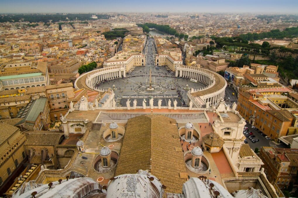 Pompeo to criticise Vatican’s renewal of China deal during visit