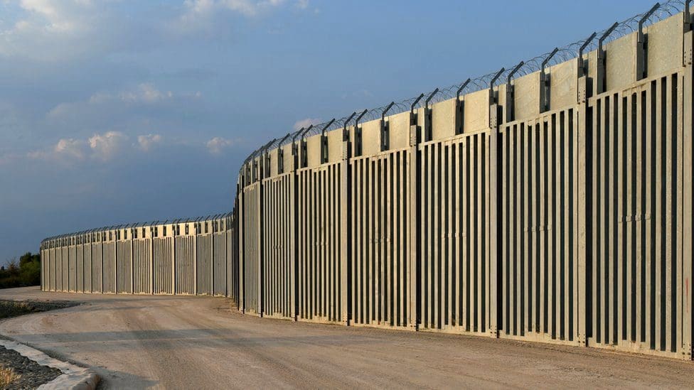 The European Commission supports the countries of the Union that build fences at the external borders