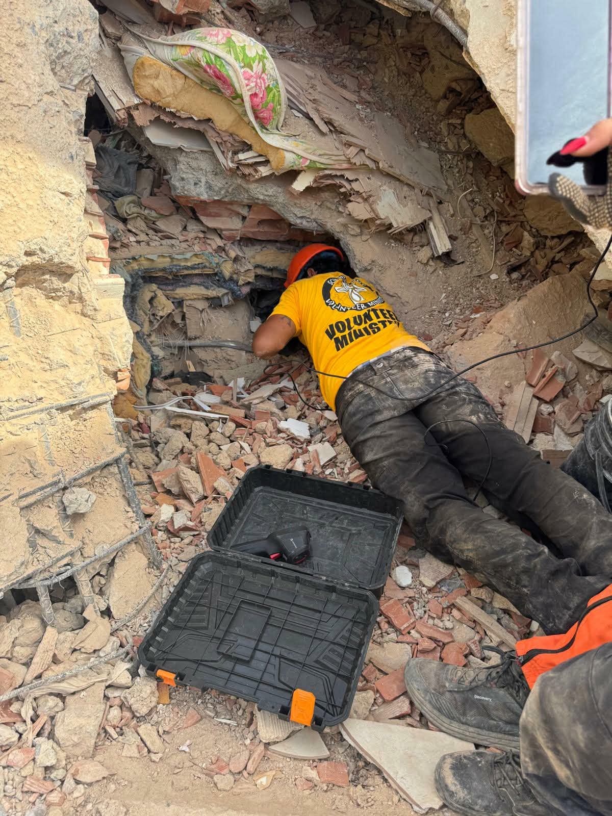 Scientology Volunteer Ministers Continue Bringing Help and Hope to Venezuela After Devastating Earthquakes